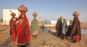 Women in Pakistan collecting water